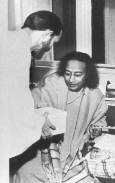 Kriyananda Meeting Yogananda